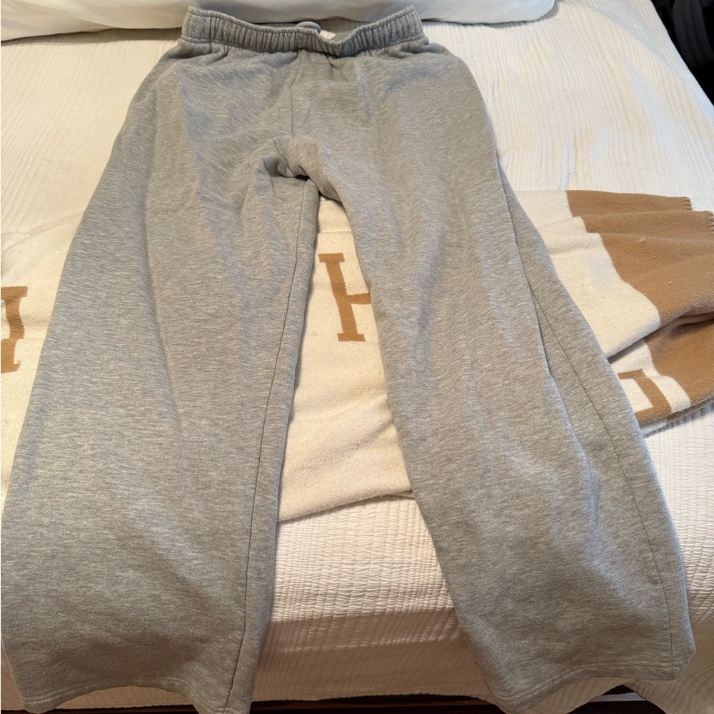 ALO Yoga Light Gray Women's Joggers - Picture 3 of 5